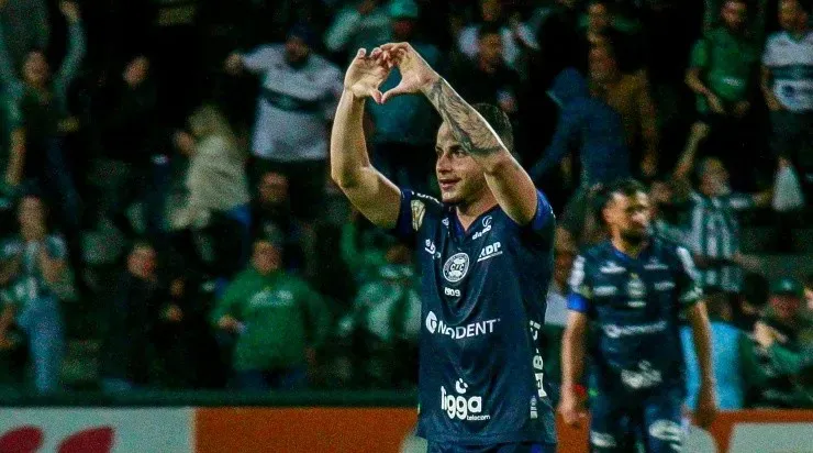 Bruno Gomes quer um Coritiba bastante focado para vencer o Athletico na Arena da Baixada. Foto:Gabriel Machado/AGIF