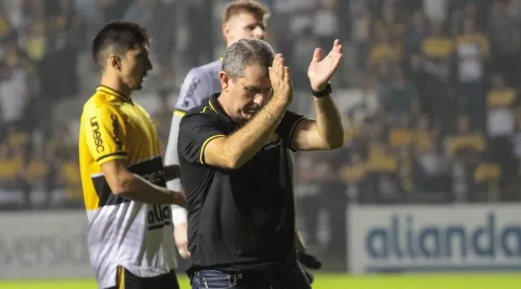 Foto: Lucas Sabino/AGIF - Tencati está há mais de um ano no Clube.