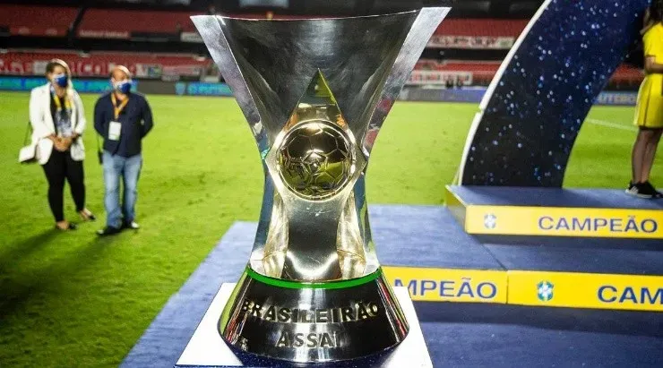 Foto: Alexandre Vidal/Flamengo - Taça do Brasileirão da edição de 2020.
