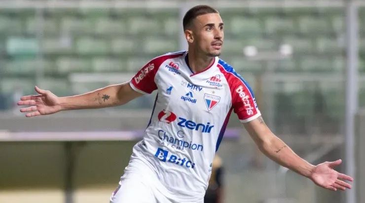 Foto: Fernando Moreno/AGIF - Galhardo marcou os dois gols do triunfo.