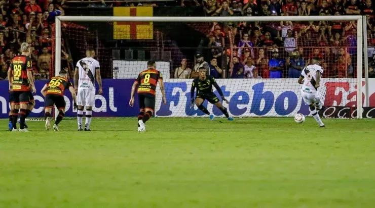 Foto: Rafael Vieira/AGIF - Raniel fez o gol de empate e provocou a torcida do Sport