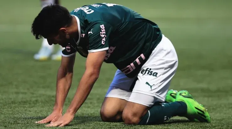 Foto: Ettore Chiereguini/AGIF - López caiu sozinho no lance.