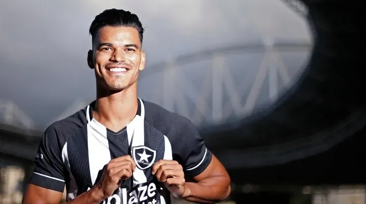 Danilo Barbosa comentou sobre a briga entre Phillipe Sampaio e Jeffinho. Foto: Vitor Silva Botafogo