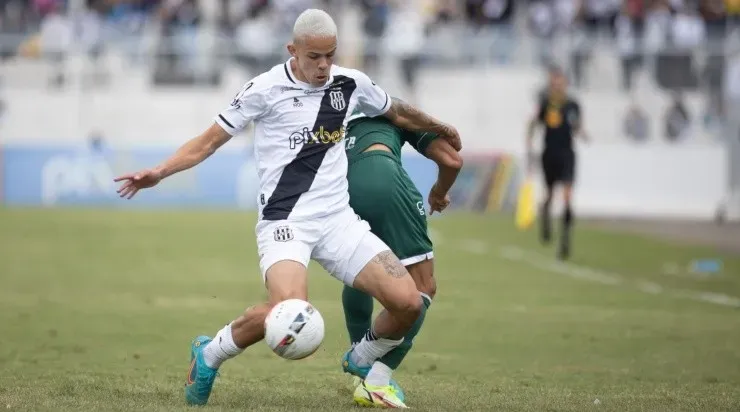 Foto: Diogo Reis/AGIF - Volante está valorizado.