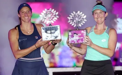 Luisa e Sanders comemorando o título no México. Créditos: Matthew Stockman/Getty Images