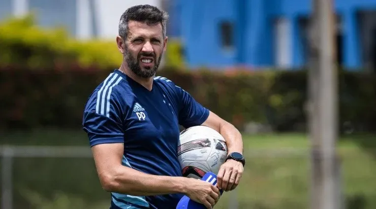 Foto: Gustavo Aleixo/Cruzeiro/Divulgação - O técnico vem fazendo testes na reta final da Série B