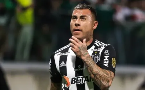 Foto: Marcello Zambrana/AGIF – Vargas vem na reserva de Cuca no Atlético e pode ser negociado na próxima janela