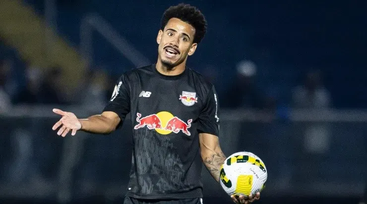 Foto: Diogo Reis/AGIF - Lucas Evangelista volta ao Bragantino após cumprir suspensão