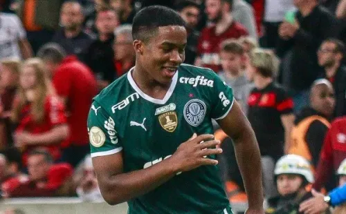 Endrick com a camisa do Palmeiras (Foto: Gabriel Machado/AGIF)