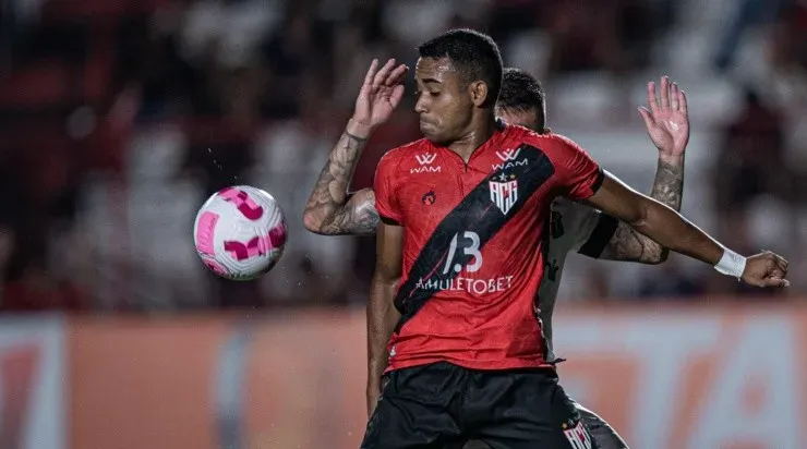 Foto: Heber Gomes/AGIF - Atlético-GO venceu o Ceará na rodada passada.