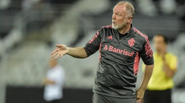 Foto: Thiago Ribeiro/AGIF - O técnico quer a manutenção da base do elenco