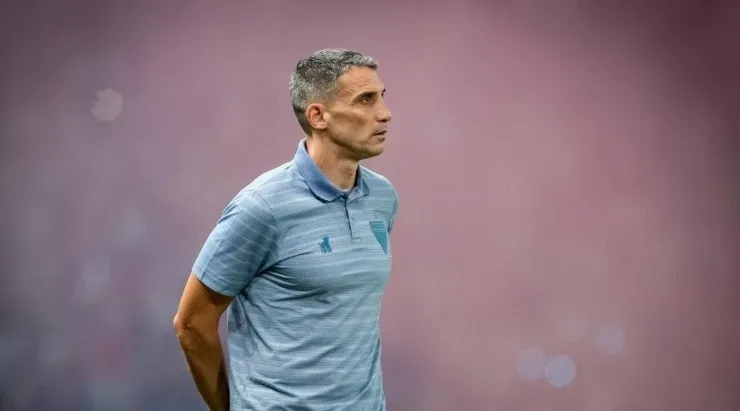 Vojvoda não deve trocar o Fortaleza pelo Corinthians. Foto: Pedro Chaves/AGIF