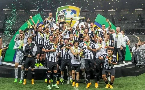 Acervo/Atlético Mineiro. Com gol de Diego Tardelli no jogo de volta, o Galo venceu o rival Cruzeiro em sua primeira conquista pela Copa do Brasil
