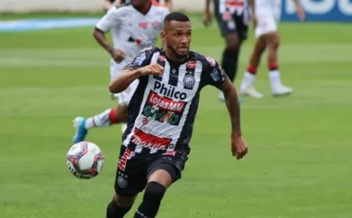 Gustavo Coutinho teve minutos no Operário (Foto: Joao Vitor Rezende Borba/AGIF)