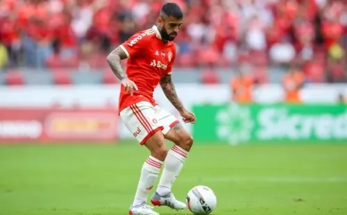 Foto: Pedro H. Tesch/AGIF/ Liziero em campo pelo Internacional.
