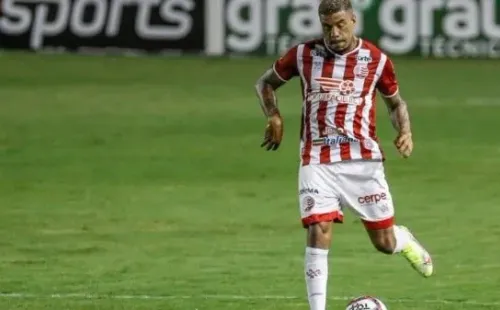 Foto: Paulo Paiva/AGIF/ Júnior Tavares em campo.