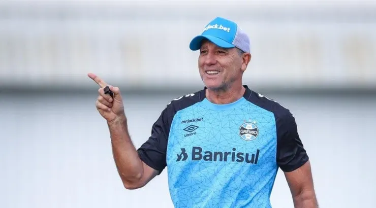 Foto: Lucas Uebel/Grêmio/Divulgação - Tranquilo com o acesso, Renato vai mexer no time titular