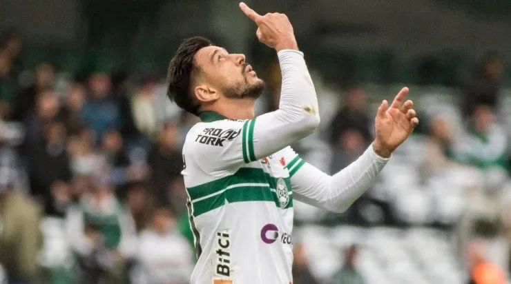 Foto: Robson Mafra/AGIF - Robinho voltou a estar à disposição de Guto Ferreira