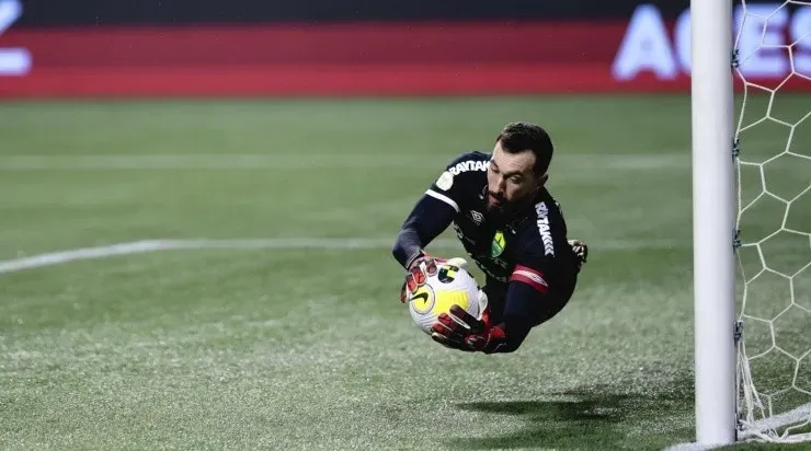 Foto: Ettore Chiereguini/AGIF - Goleiro pode deixar o Dourado após o fim do Brasileirão
