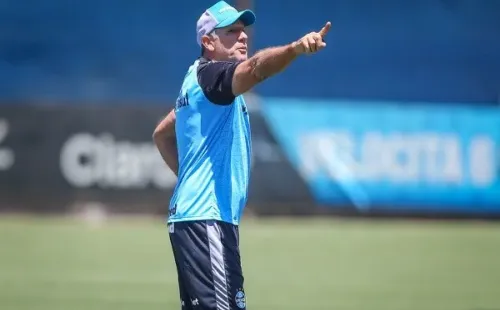 Renato em ação durante treino do Grêmio – Foto:FOTO: LUCAS UEBEL/GREMIO FBPA