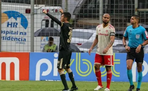 Foto:Gilson Junio/AGIF – Internacional foi derrotado para o América-MG com gol de Alê