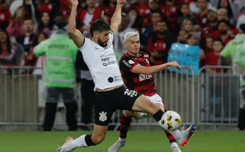 Flickr Oficial do time: Gilvan de Souza/Flickr Oficial Flamengo – Ayrton Lucas passa por montanha-russa