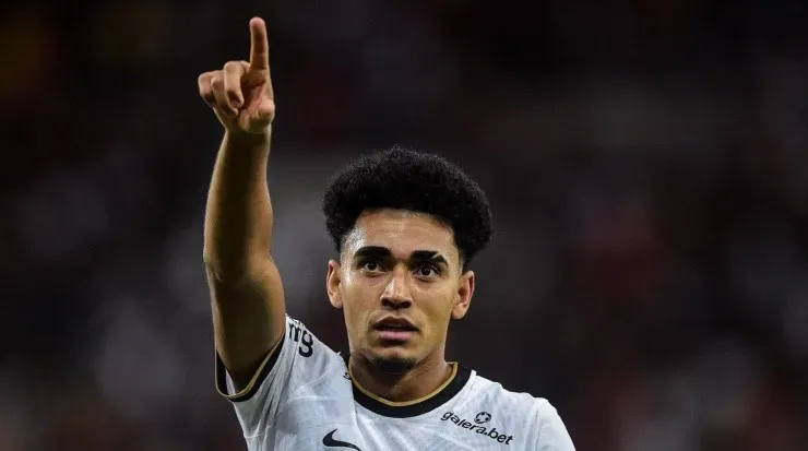 Du Queiroz tem futuro incerto no Corinthians. Foto: Thiago Ribeiro/ AGIF