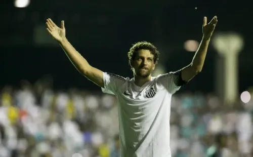 Foto: Daniel Vorley/AGIF – Elano marcou um dos gols do Santos na vitória em Barueri