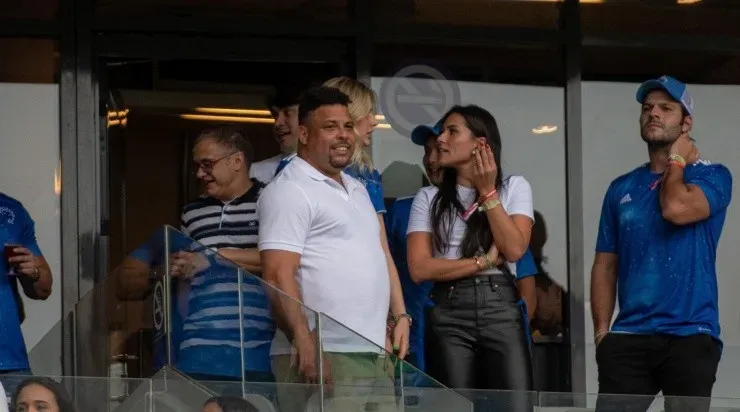 Alessandra Torres/AGIF – Ronaldo assistindo a um jogo do Cruzeiro no Mineirão