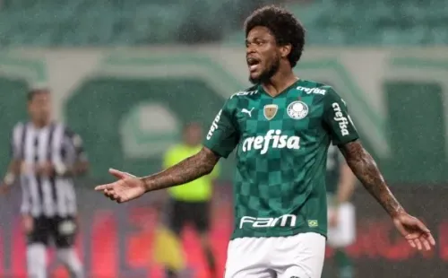 Foto:Marcello Zambrana/AGIF – Luiz Adriano teve má relação com a torcida do Palmeiras