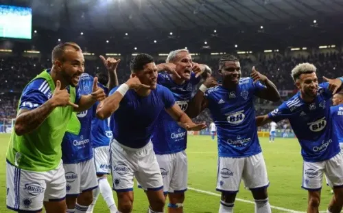 Foto:Gilson Junio/AGIF – Jogadores do Cruzeiro comemoram título da Série B