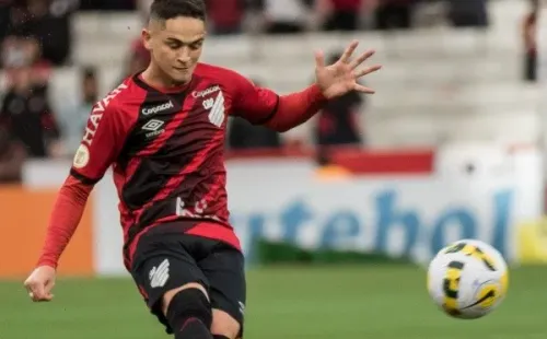 Foto: Robson Mafra/AGIF – Khellven foi lembrado por diário espanhol AS por ter ficado de fora da lista de Tite