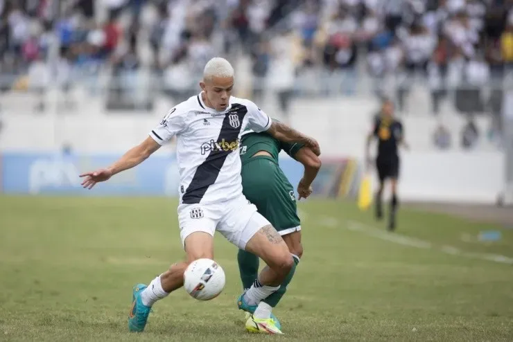 Diogo Reis/AGIF – Wallisson atuando com a camisa da Ponte Preta