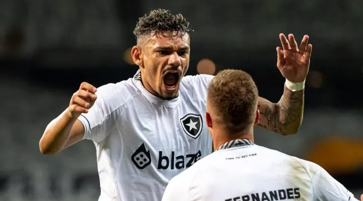 Foto: Alessandra Torres/AGIF - Tiquinho Soares: atacante foi decisivo para o Botafogo no Mineirão