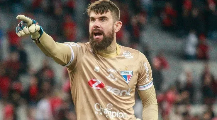 Foto: Gabriel Machado/AGIF - Fernando Miguel continua no Fortaleza em 2023