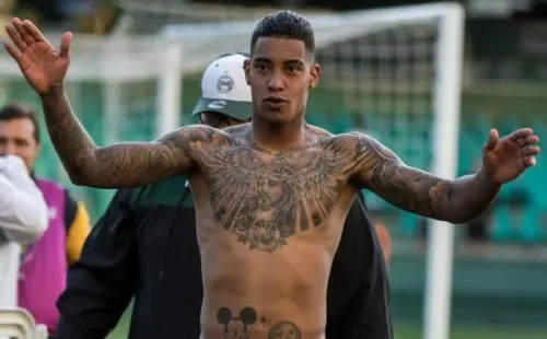 Foto: Robson Mafra/AGIF – Camisa 11 vai terminando a temporada como artilheiro do Coxa, com 16 gols