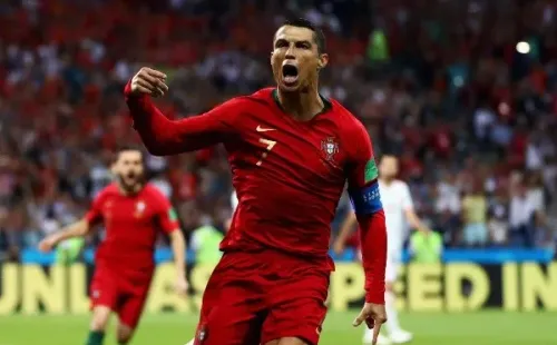 Photo by Dean Mouhtaropoulos/Getty Image - Cristiano Ronaldo na partida em que marcou três gols contra a Espanha