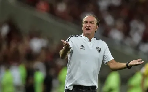 RJ - Rio de Janeiro - 15/10/2022 - BRASILEIRO A 2022, FLAMENGO X ATLETICO-MG - Cuca tecnico do Atletico-MG durante partida contra o Flamengo no estadio Maracana pelo campeonato Brasileiro A 2022. Foto: Thiago Ribeiro/AGIF