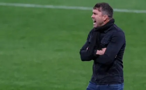 Foto: Marcello Zambrana/AGIF – Eduardo Coudet, ex-Inter, está livre no mercado e o Corinthians observa sua situação