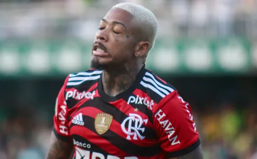 Foto: Gabriel Machado/AGIF – Marinho poderia se envolver em negociação entre Flamengo e Bragantino por Artur