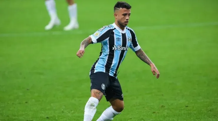 Foto: Pedro H. Tesch/AGIF - Matheus Henrique: meio-campista foi revelado pelo Grêmio