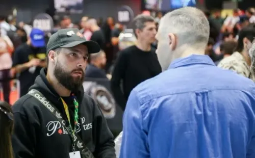 Ao fundo o CEO da Playmaker, Jordan Gnat (Foto: Rafael Terra/BSOP)