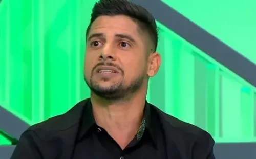Cicinho também não acredita na vitória do Flamengo (Foto: Reprodução/SBT)
