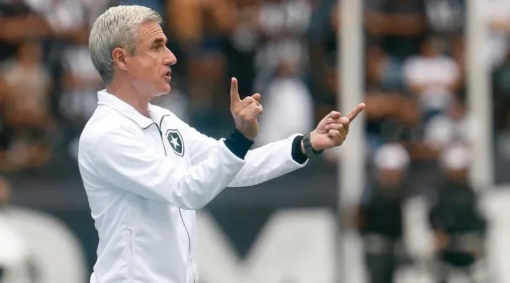 Foto: Vitor Silva/Botafogo/Divulgação - O treinador quer jogadores que disputem titularidade no Botafogo