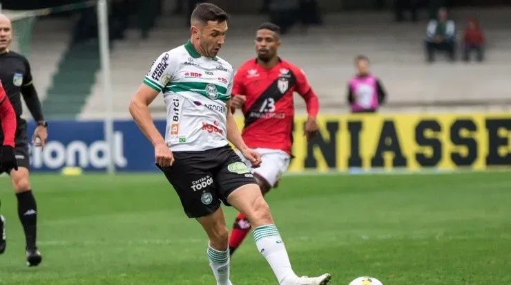 Foto: Robson Mafra/AGIF - Adrián Martínez: atacante está de saída do Coritiba