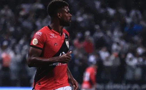 Foto: Ettore Chiereguini/AGIF- Wanderson não joga mais pelo Atlético-GO