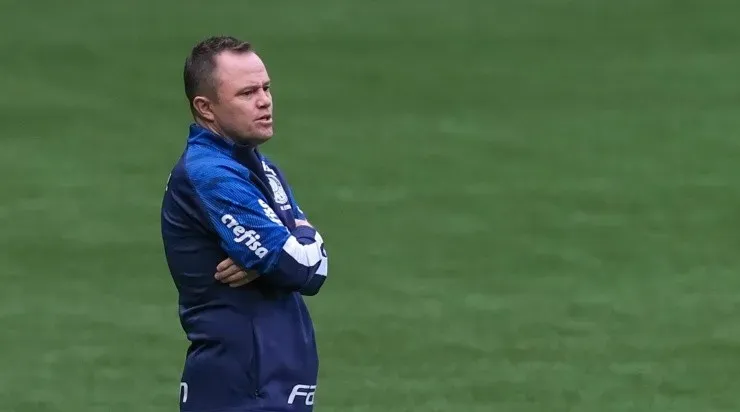 Foto: Marcello Zambrana/AGIF - Andrey comandando o time no dia da contratação de Abel.