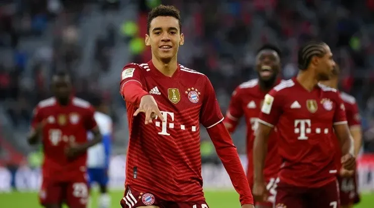 Photo by Matthias Hangst/Getty Images - Musiala é o artilheiro do Bayern de Munique na temporada e chega ao Qatar voando
