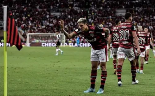 Foto: Thiago Ribeiro/AGIF - Em grande fase no Flamengo, Pedro garantiu uma vaga na Copa do Mundo