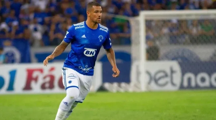 Foto: Fernando Moreno/AGIF - Zé Ivaldo: zagueiro defendeu o Cruzeiro em 2022
